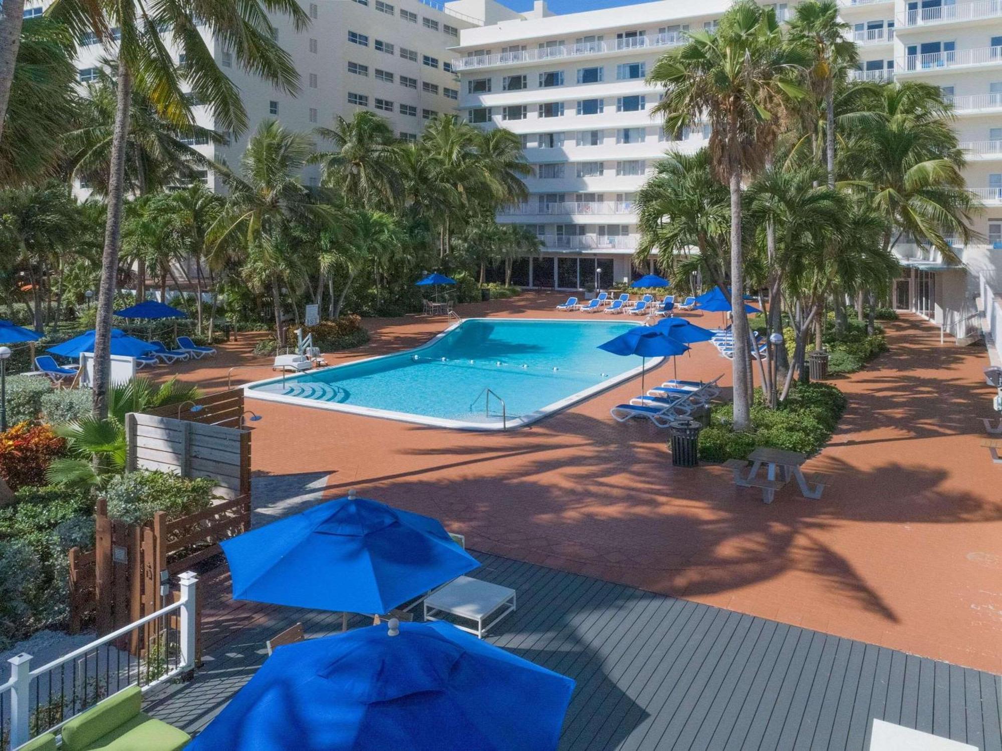 Radisson Resort マイアミビーチ エクステリア 写真