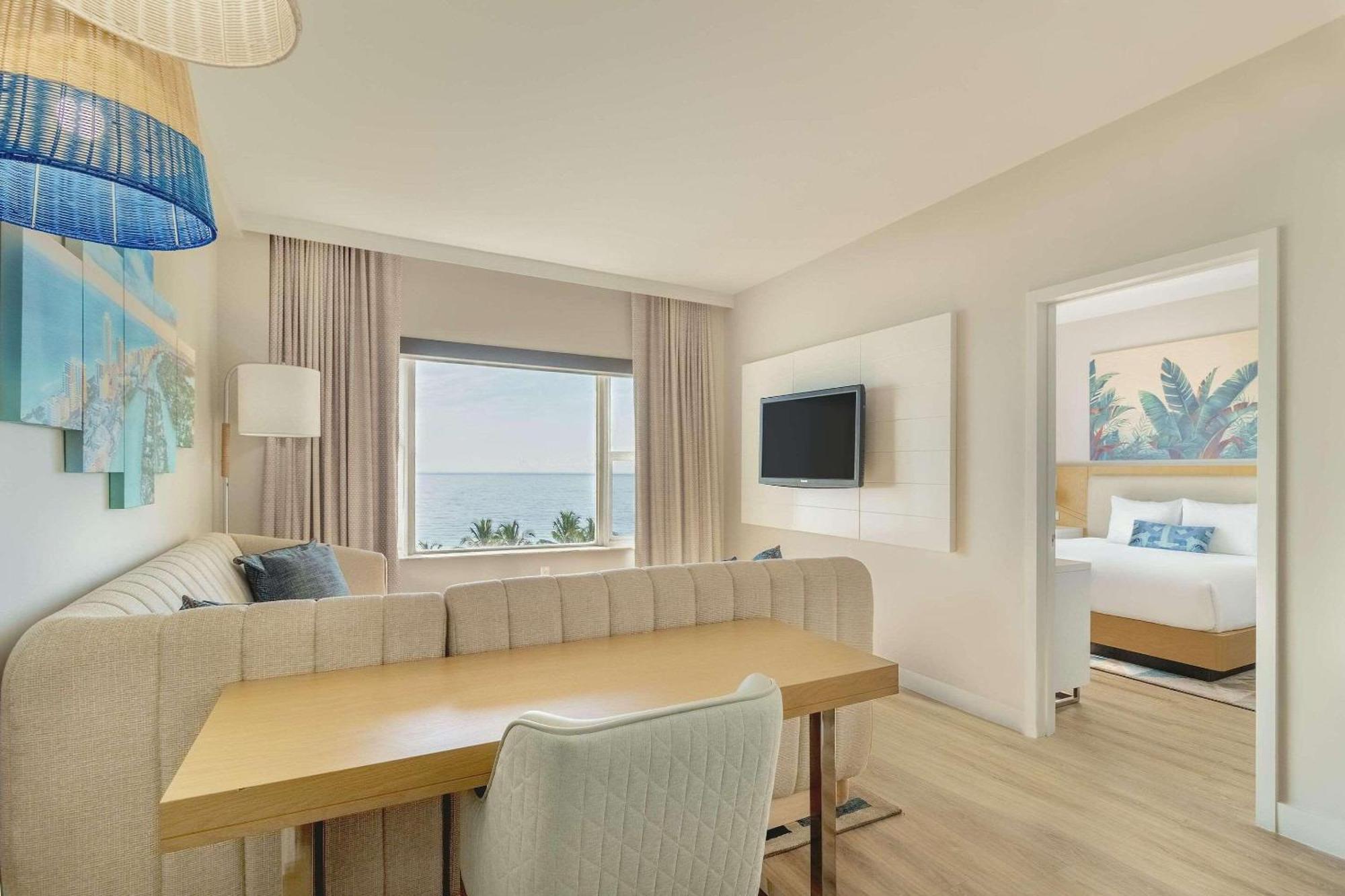 Radisson Resort マイアミビーチ エクステリア 写真