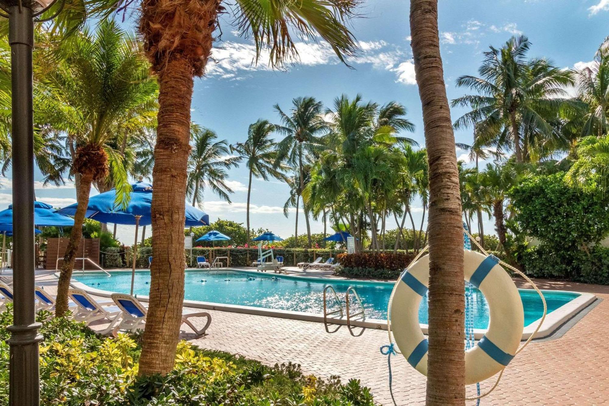 Radisson Resort マイアミビーチ エクステリア 写真